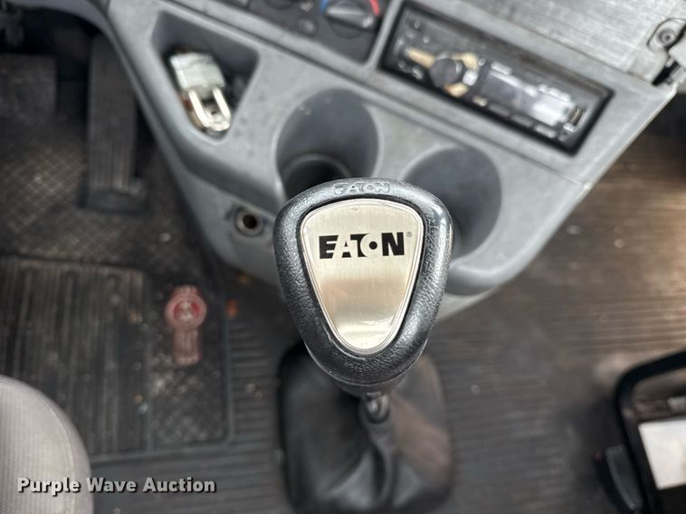 image for item DS3761 2007 Freightliner Columbia semi truck