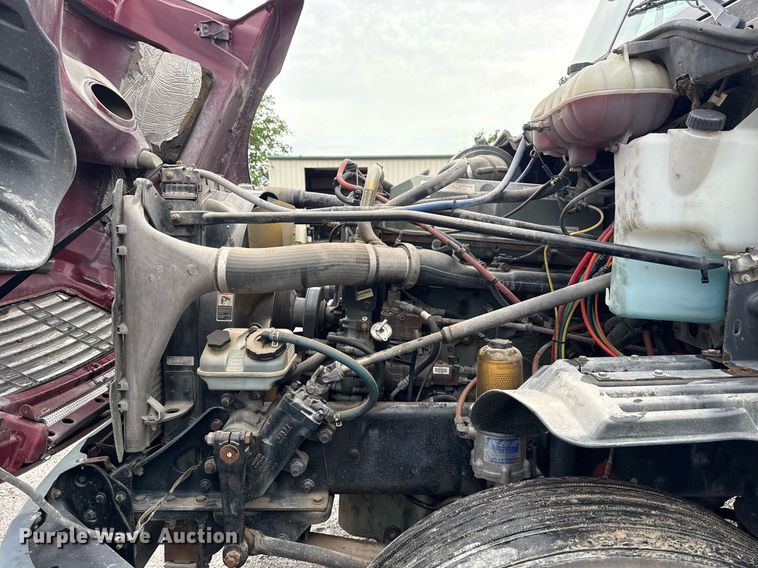 image for item DS3761 2007 Freightliner Columbia semi truck