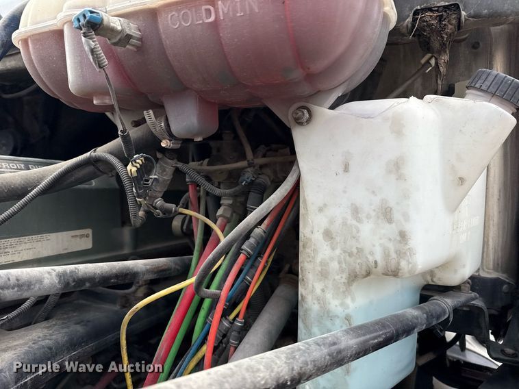 image for item DS3761 2007 Freightliner Columbia semi truck