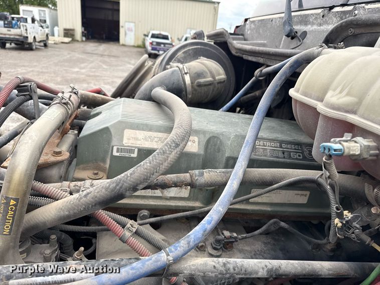 image for item DS3761 2007 Freightliner Columbia semi truck