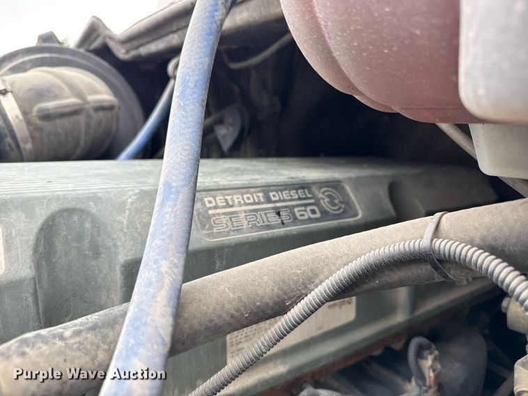 image for item DS3761 2007 Freightliner Columbia semi truck