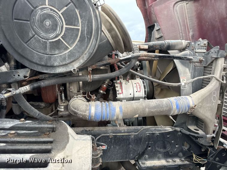 image for item DS3761 2007 Freightliner Columbia semi truck