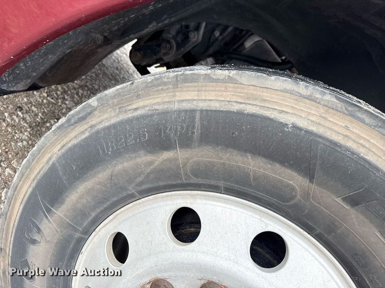 image for item DS3761 2007 Freightliner Columbia semi truck