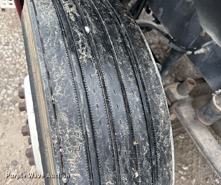 image for item DS3761 2007 Freightliner Columbia semi truck