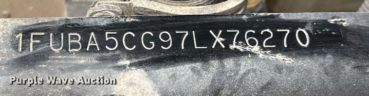 image for item DS3761 2007 Freightliner Columbia semi truck