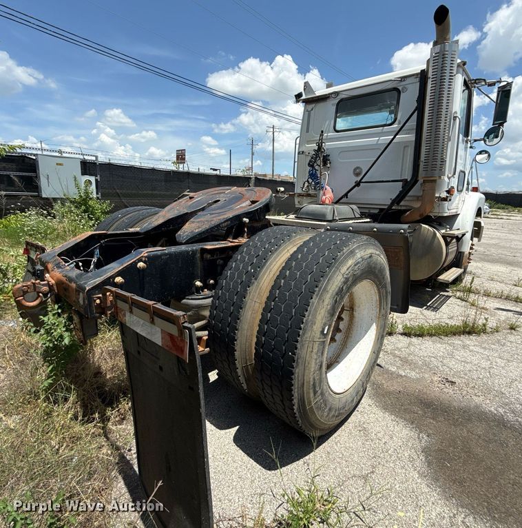 image for item DS3765 1996 Volvo WG semi truck