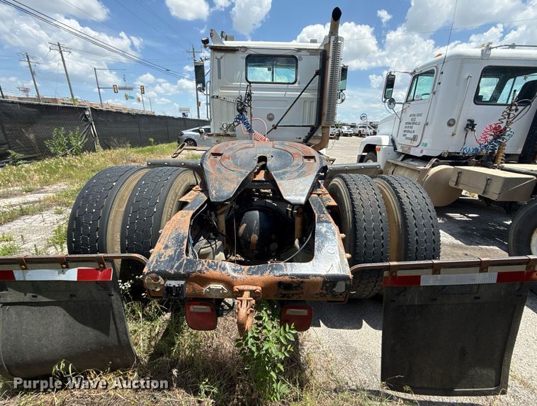 image for item DS3765 1996 Volvo WG semi truck