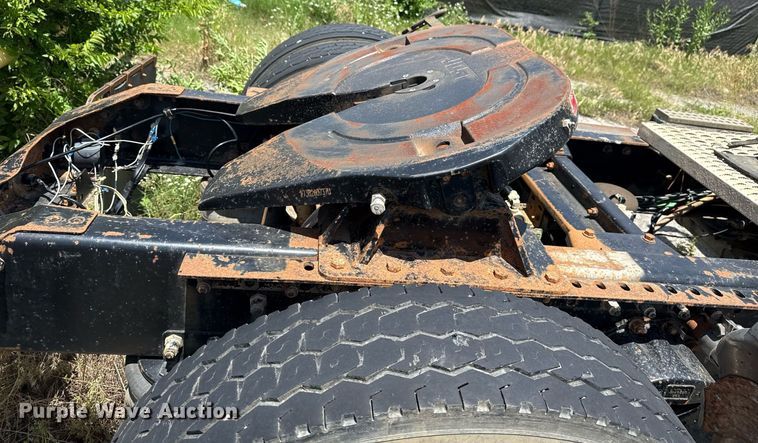 image for item DS3765 1996 Volvo WG semi truck