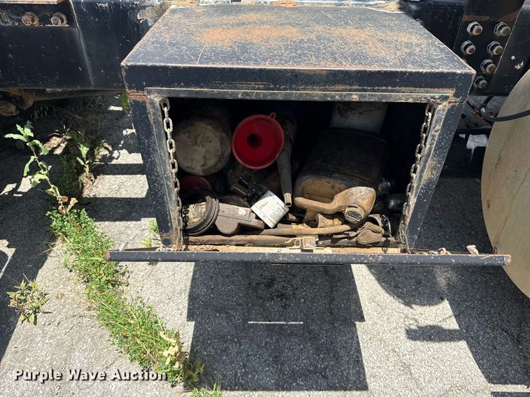 image for item DS3765 1996 Volvo WG semi truck