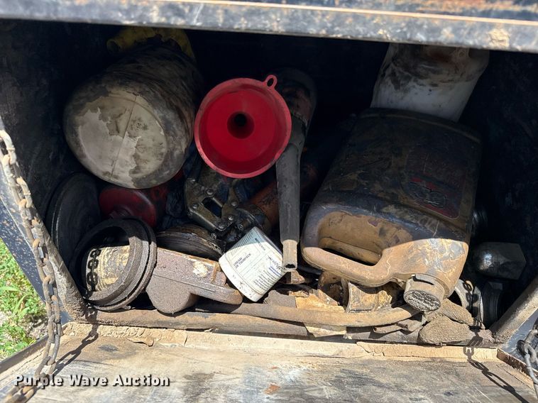 image for item DS3765 1996 Volvo WG semi truck