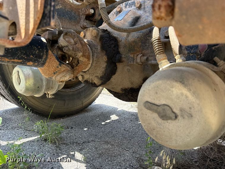 image for item DS3765 1996 Volvo WG semi truck