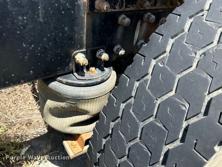 image for item DS3765 1996 Volvo WG semi truck