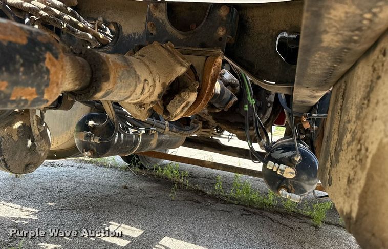 image for item DS3765 1996 Volvo WG semi truck