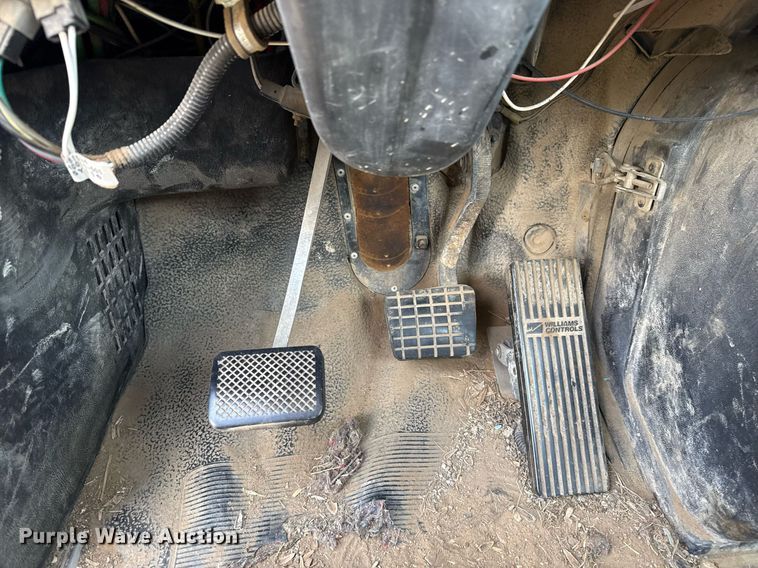 image for item DS3765 1996 Volvo WG semi truck