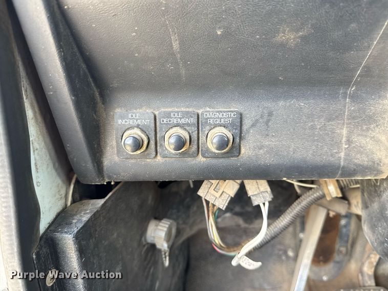 image for item DS3765 1996 Volvo WG semi truck