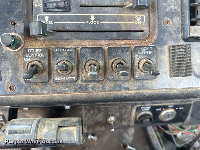 image for item DS3765 1996 Volvo WG semi truck