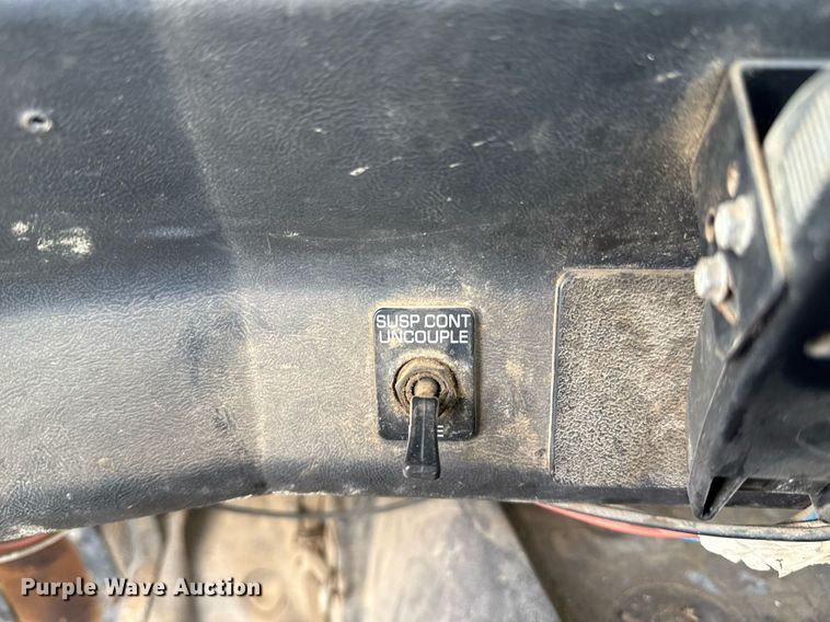 image for item DS3765 1996 Volvo WG semi truck