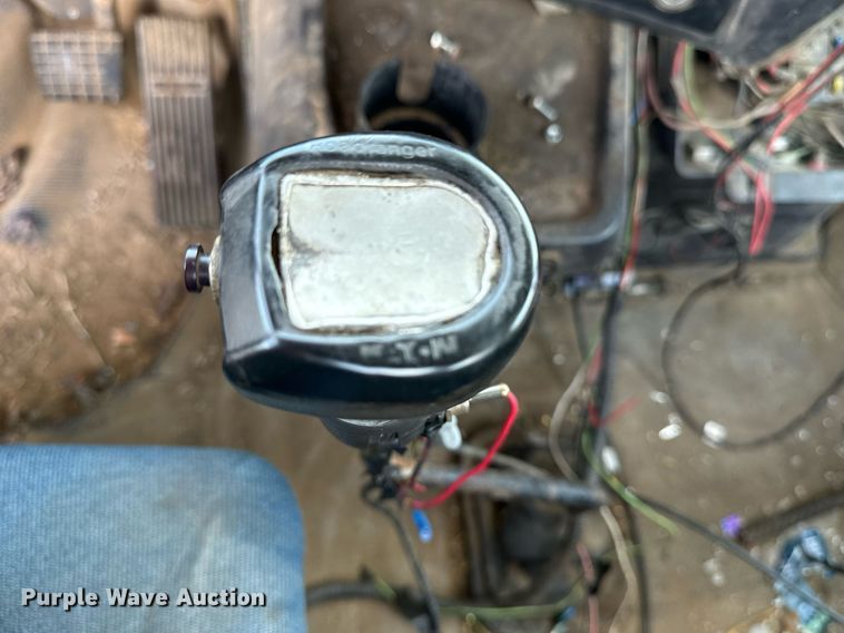 image for item DS3765 1996 Volvo WG semi truck