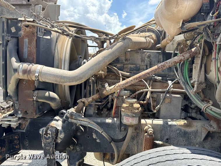 image for item DS3765 1996 Volvo WG semi truck