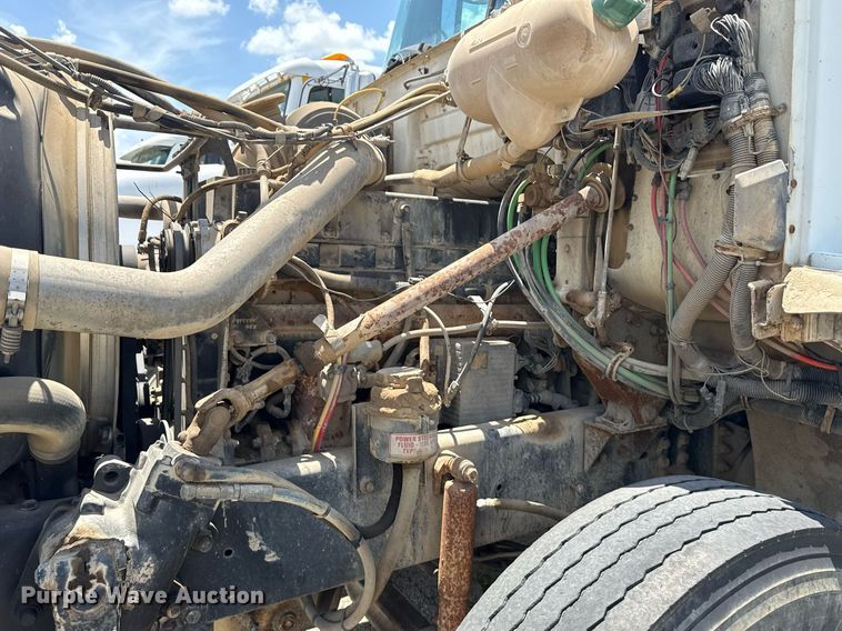 image for item DS3765 1996 Volvo WG semi truck