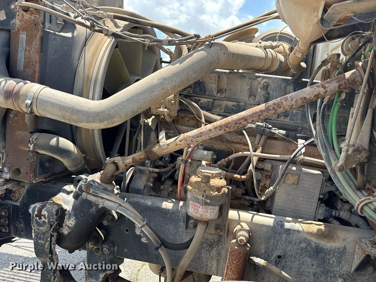 image for item DS3765 1996 Volvo WG semi truck