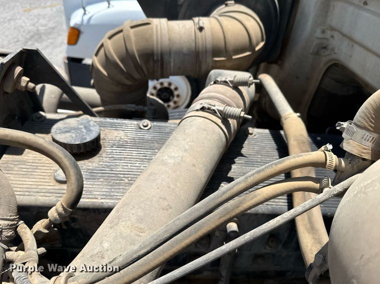 image for item DS3765 1996 Volvo WG semi truck