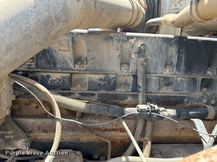 image for item DS3765 1996 Volvo WG semi truck