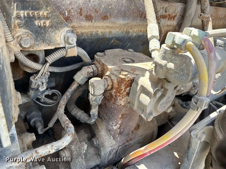 image for item DS3765 1996 Volvo WG semi truck