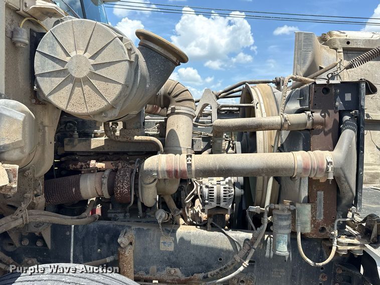 image for item DS3765 1996 Volvo WG semi truck