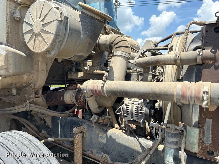 image for item DS3765 1996 Volvo WG semi truck