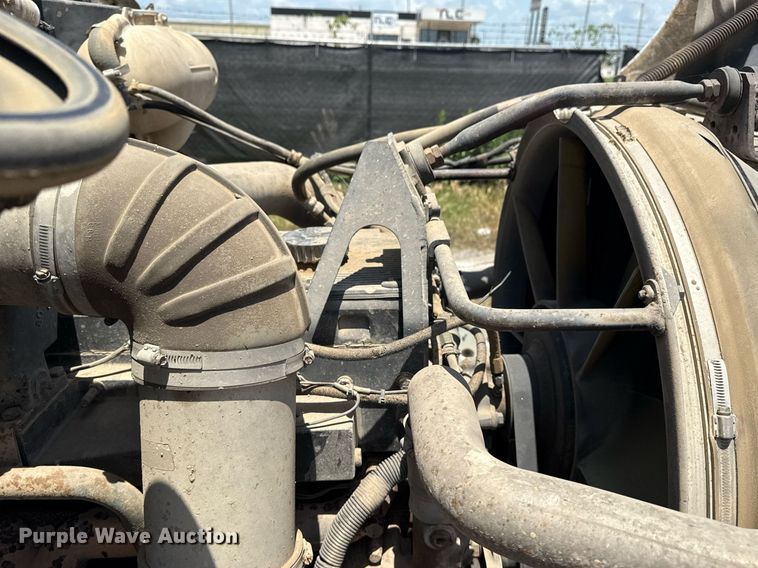 image for item DS3765 1996 Volvo WG semi truck