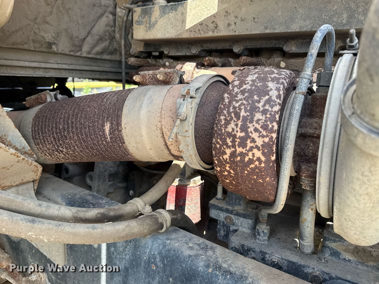 image for item DS3765 1996 Volvo WG semi truck