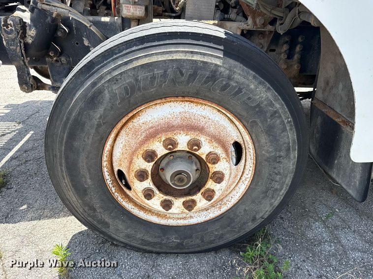 image for item DS3765 1996 Volvo WG semi truck