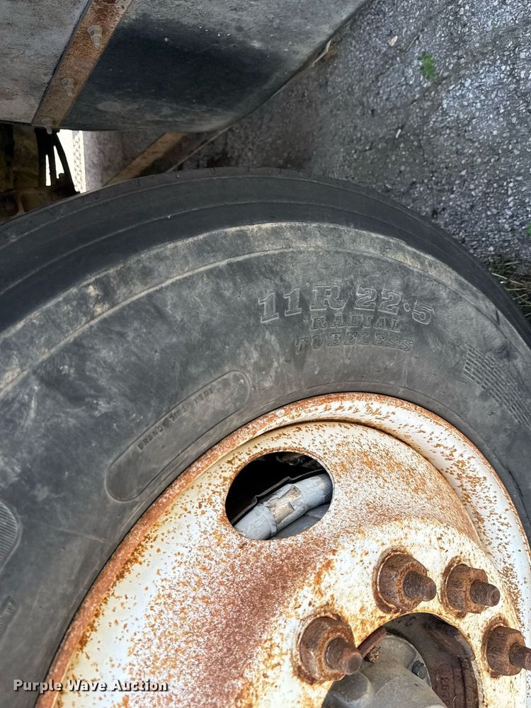 image for item DS3765 1996 Volvo WG semi truck