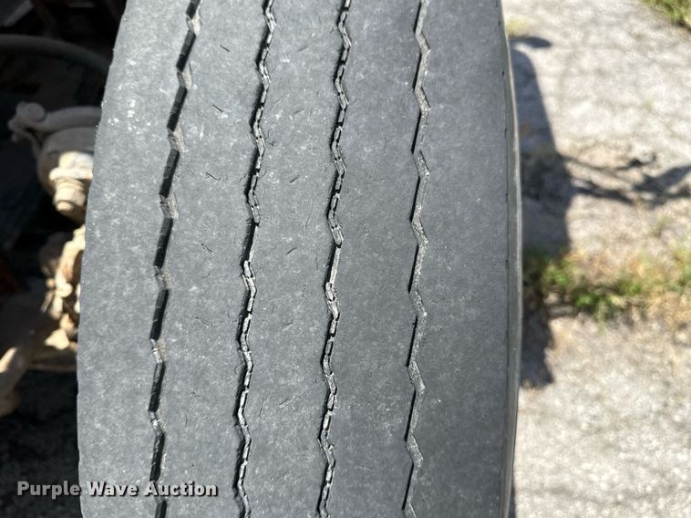 image for item DS3765 1996 Volvo WG semi truck