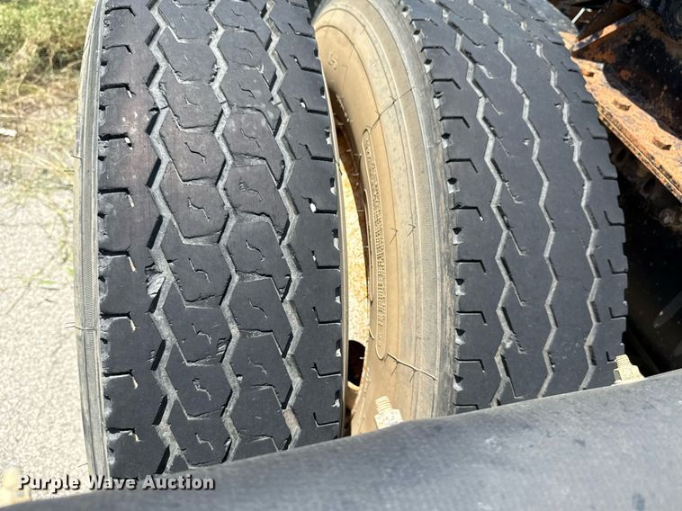 image for item DS3765 1996 Volvo WG semi truck