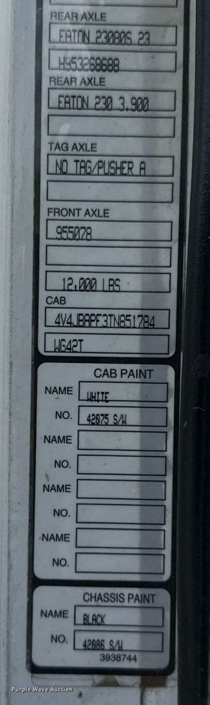 image for item DS3765 1996 Volvo WG semi truck