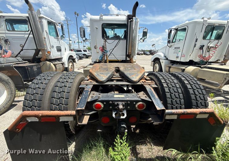image for item DS3766 1997 Freightliner FLD120 semi truck