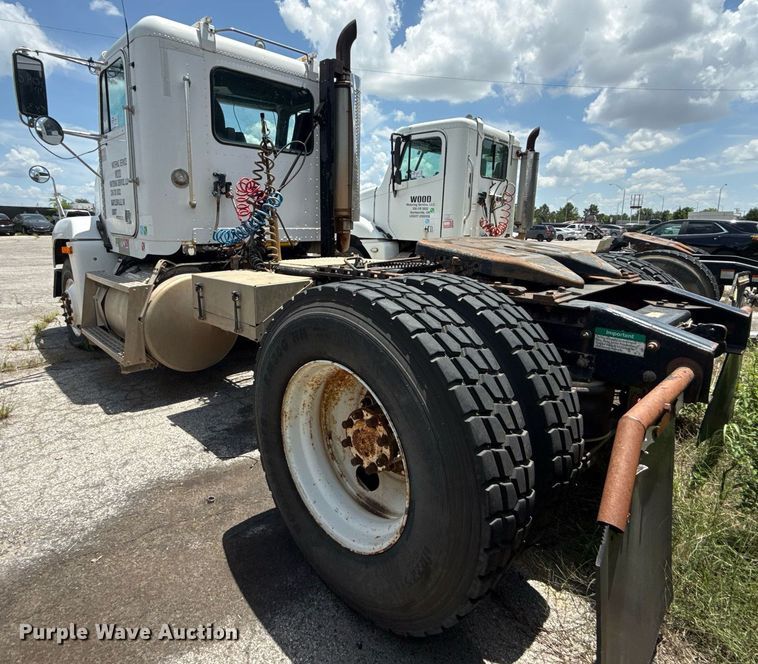 image for item DS3766 1997 Freightliner FLD120 semi truck