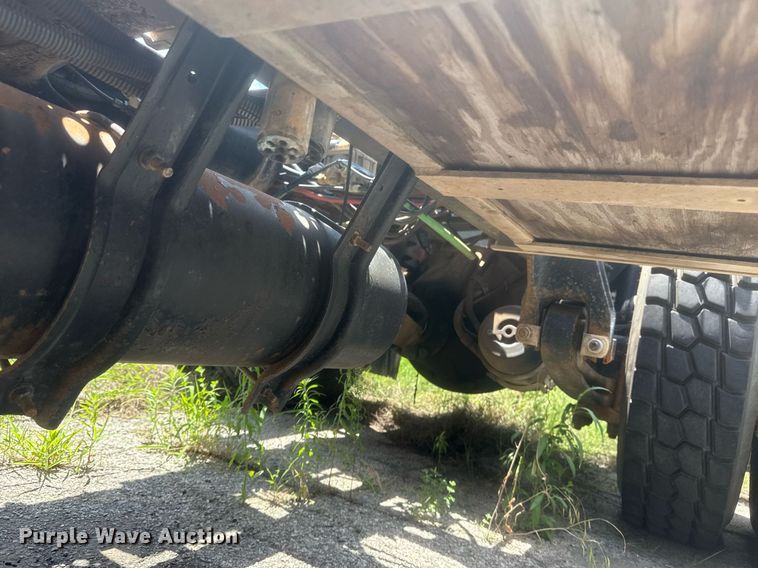 image for item DS3766 1997 Freightliner FLD120 semi truck