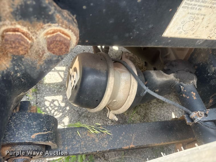 image for item DS3766 1997 Freightliner FLD120 semi truck