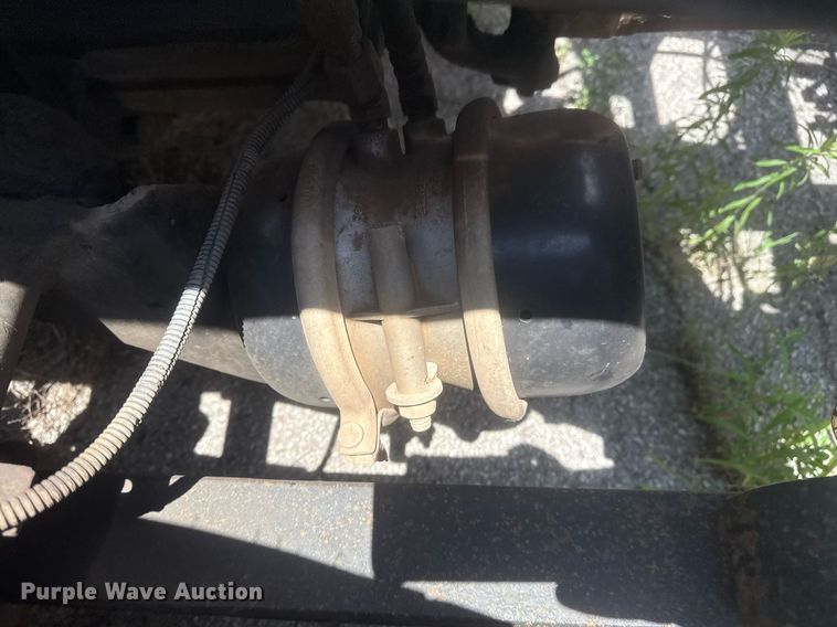 image for item DS3766 1997 Freightliner FLD120 semi truck