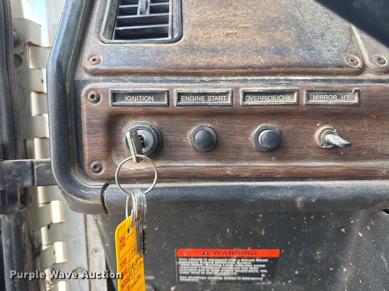 image for item DS3766 1997 Freightliner FLD120 semi truck