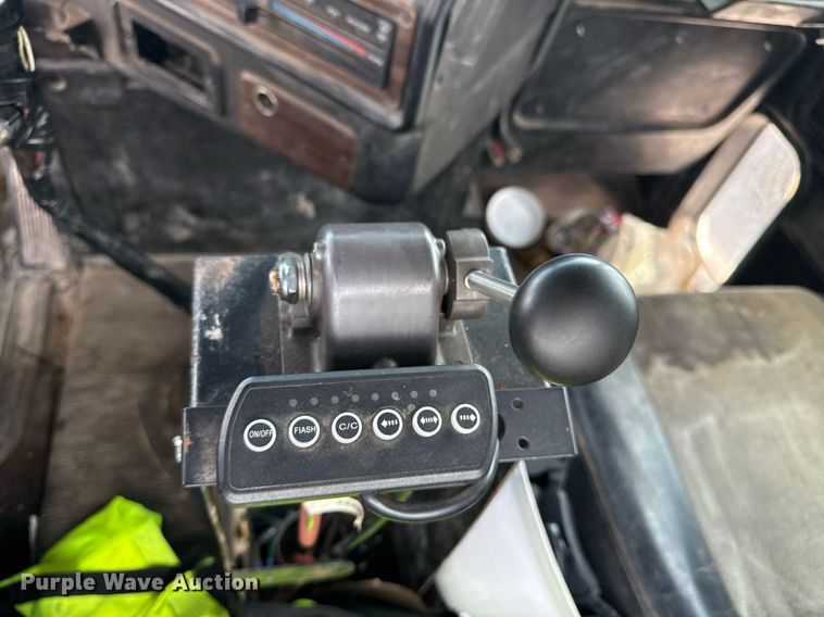 image for item DS3766 1997 Freightliner FLD120 semi truck