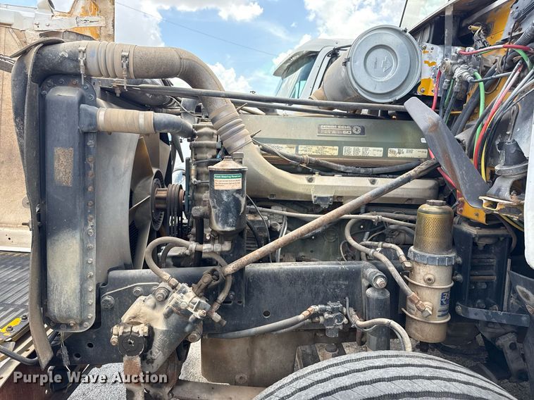 image for item DS3766 1997 Freightliner FLD120 semi truck