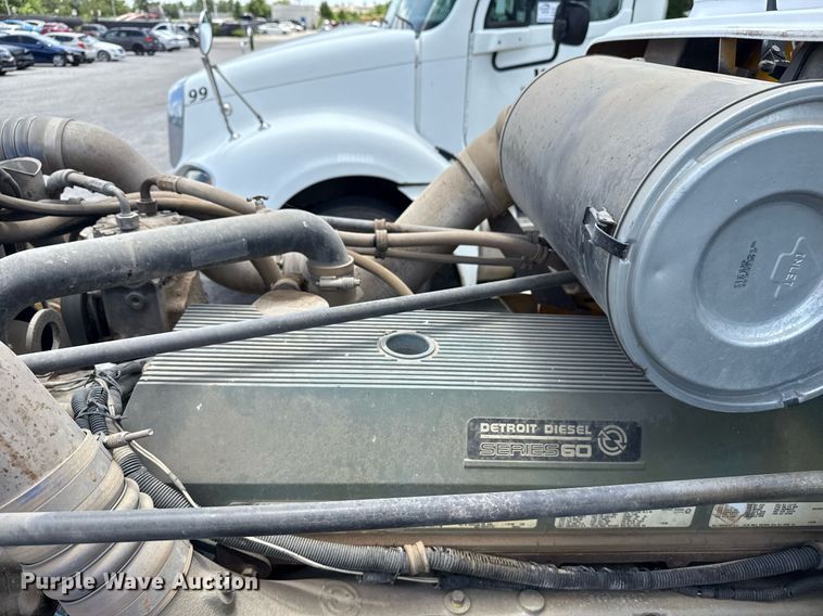 image for item DS3766 1997 Freightliner FLD120 semi truck