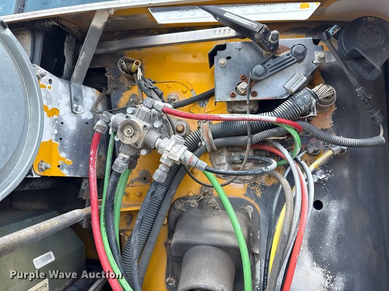 image for item DS3766 1997 Freightliner FLD120 semi truck