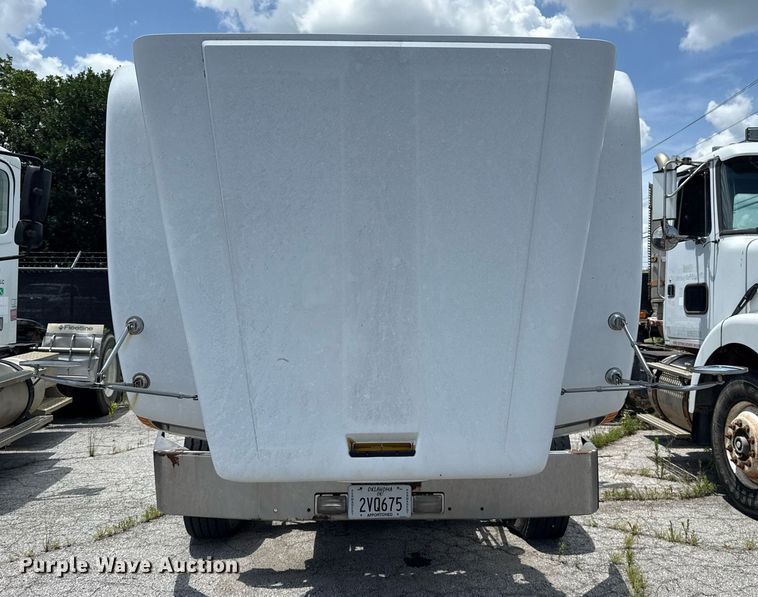 image for item DS3766 1997 Freightliner FLD120 semi truck