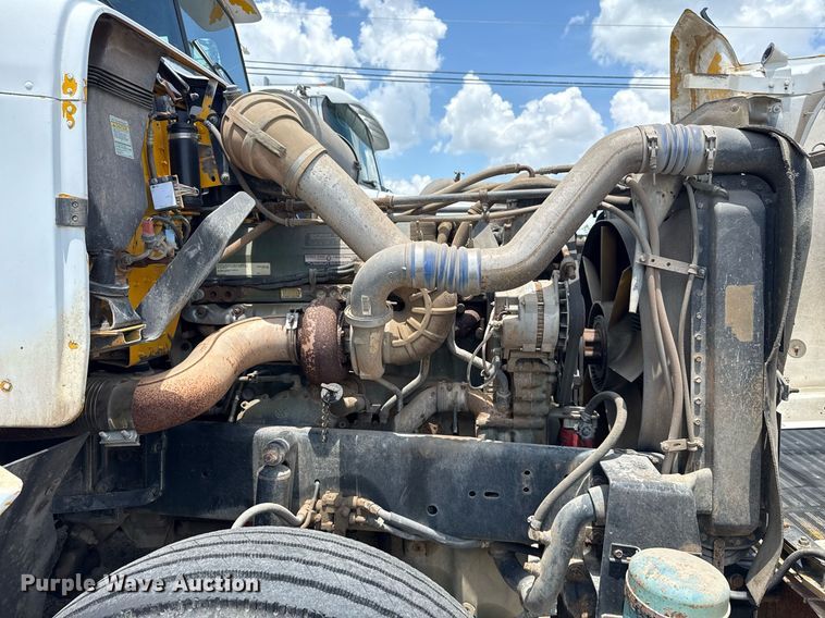 image for item DS3766 1997 Freightliner FLD120 semi truck