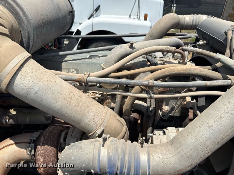 image for item DS3766 1997 Freightliner FLD120 semi truck